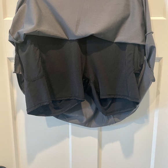 Women's Activewear Skirt, Gray, L, EUC, Pleat on back - Picture 10 of 11